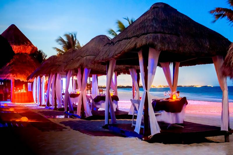 Romantic beach dining, Secrets Maroma Beach Riviera Cancun, Mexico