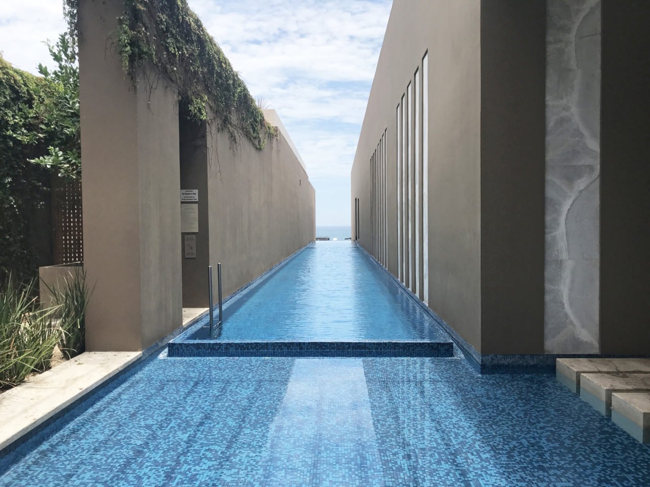 View of the exclusive spa pool, overlooking the sky and ocean at JW Marriott Los Cabos